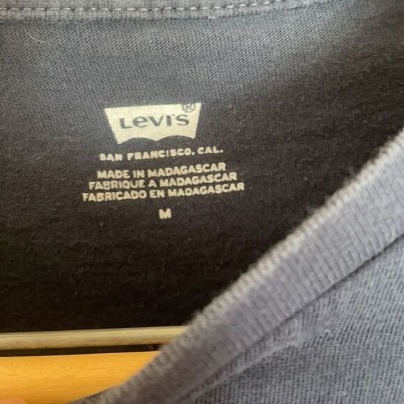 Levi’s Graphic Crew Neck T-Shirt - Picture 3 of 4